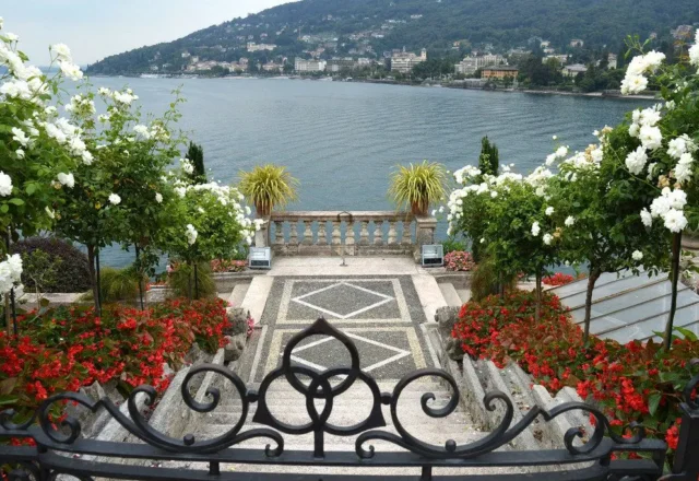 giardino isola bella con stemma borromei